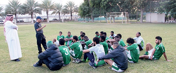 الأخضر .. «اكسر الطقم الصيني»