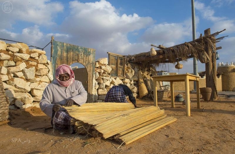 قصة مصورة : مهرجان الغضا في عنيزة يضيف عددأ من الفعاليات التراثية