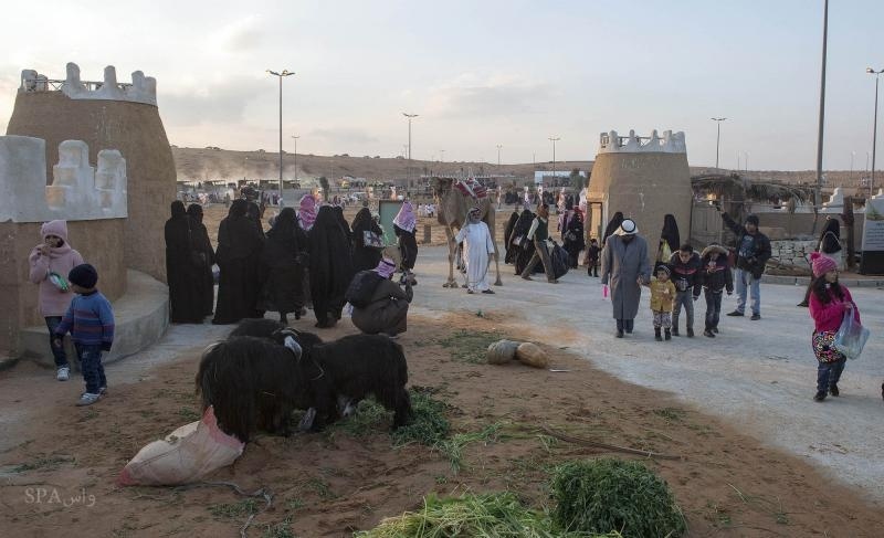 قصة مصورة : مهرجان الغضا في عنيزة يضيف عددأ من الفعاليات التراثية