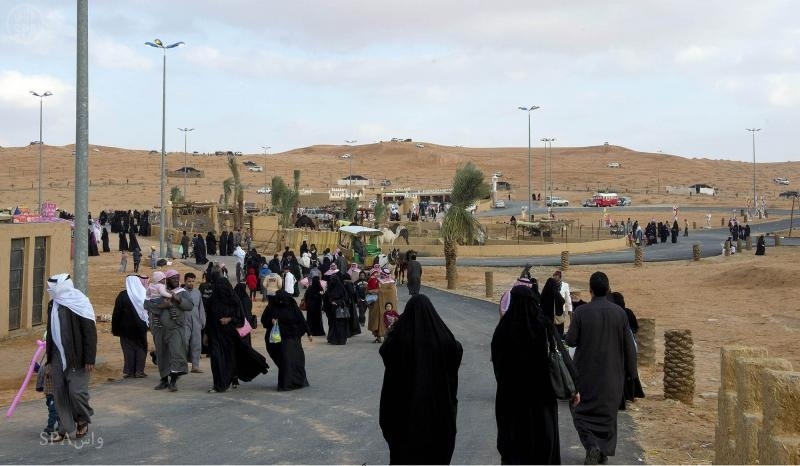 قصة مصورة : مهرجان الغضا في عنيزة يضيف عددأ من الفعاليات التراثية