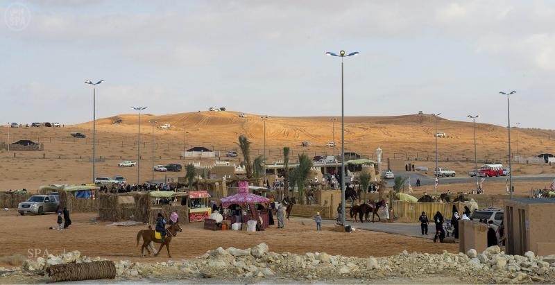 قصة مصورة : مهرجان الغضا في عنيزة يضيف عددأ من الفعاليات التراثية