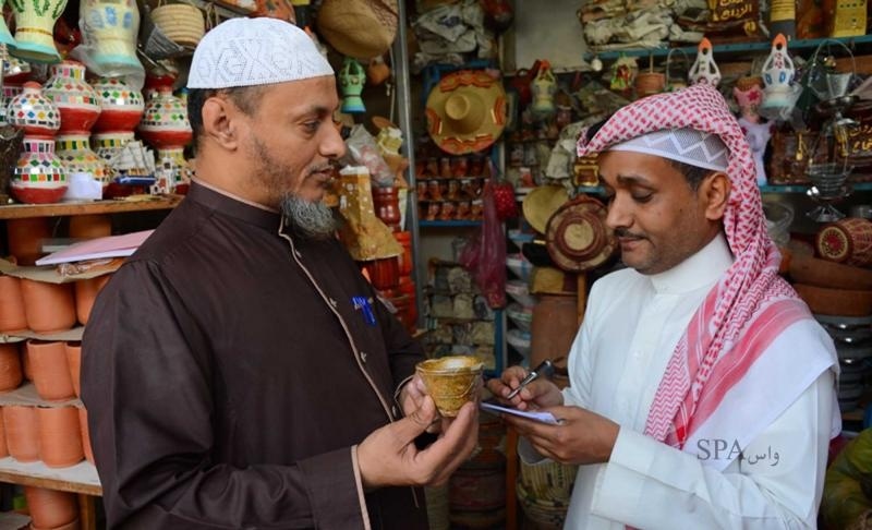 قصة مصورة: الفخاريات والمشغولات الطينية تعيد ذاكرة جدة القديمة إلى الحاضر