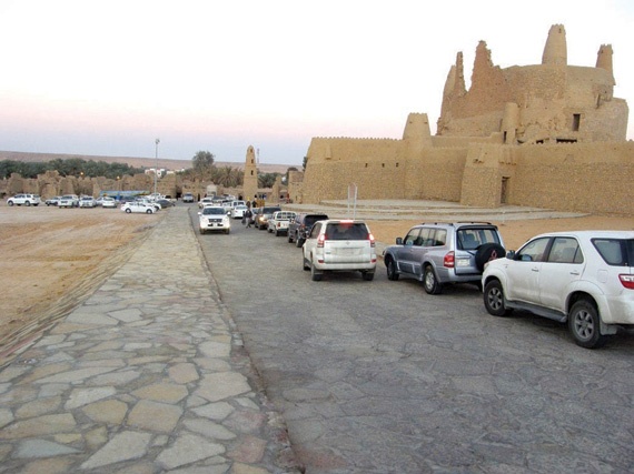 «حلوة» الجوف تجذب الزوار .. و«الحوطة» تستهويهم