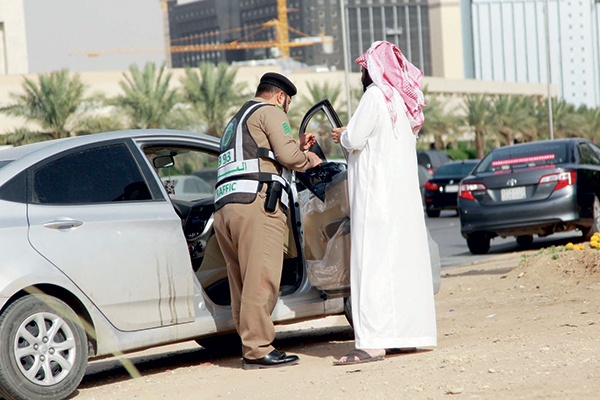 المرور يخولّ ضباط الأمن العام والصناعي بتحرير المخالفات