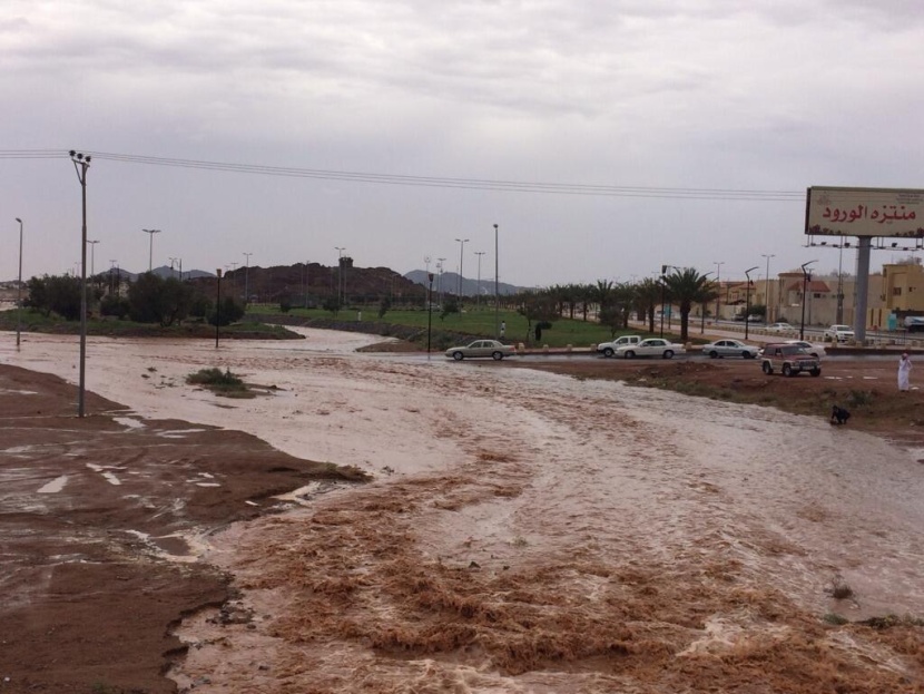 الأمطار الغزيرة تعلّق الدراسة في حائل