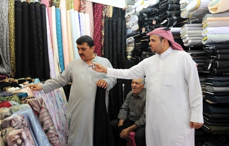 قصة مصورة: زوار المدينة المنورة يخلّدون ذكرى رحلتهم الإيمانية بهدايا رمزية