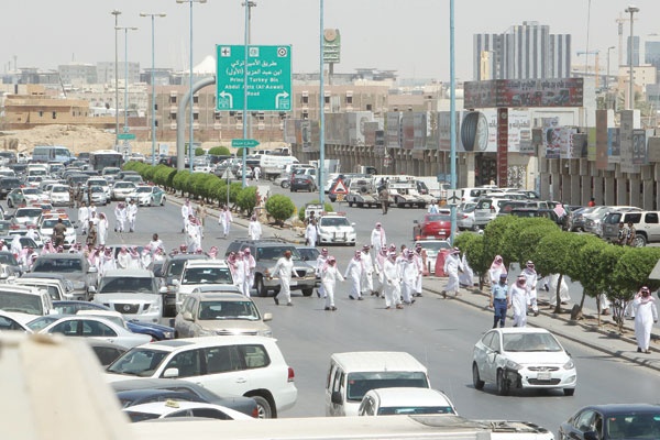 إلى أمانة الرياض: أزيلوا صناعية أم الحمام
ووسعوا المقبرة