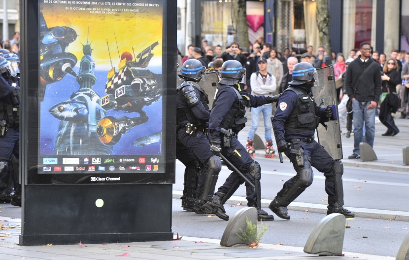 قصة مصورة: إصابة العديد من الأشخاص في أعمال شغب في فرنسا