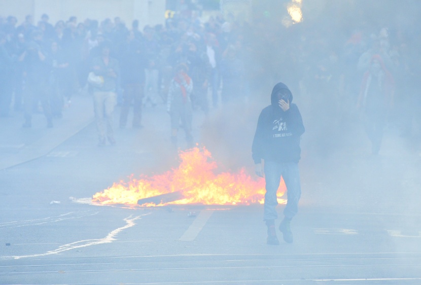 قصة مصورة: إصابة العديد من الأشخاص في أعمال شغب في فرنسا