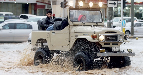 هطول أمطار غزيرة على الرياض .. وتوقع استمرارها الليلة