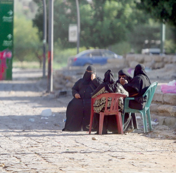 وادي حنيفة يكتظ بعصابات المتسولين .. ولا رقابة