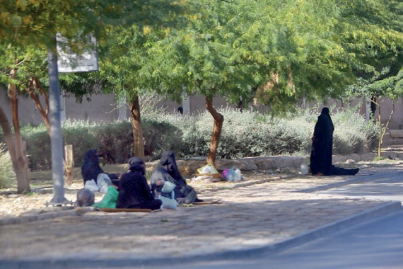 وادي حنيفة يكتظ بعصابات المتسولين .. ولا رقابة