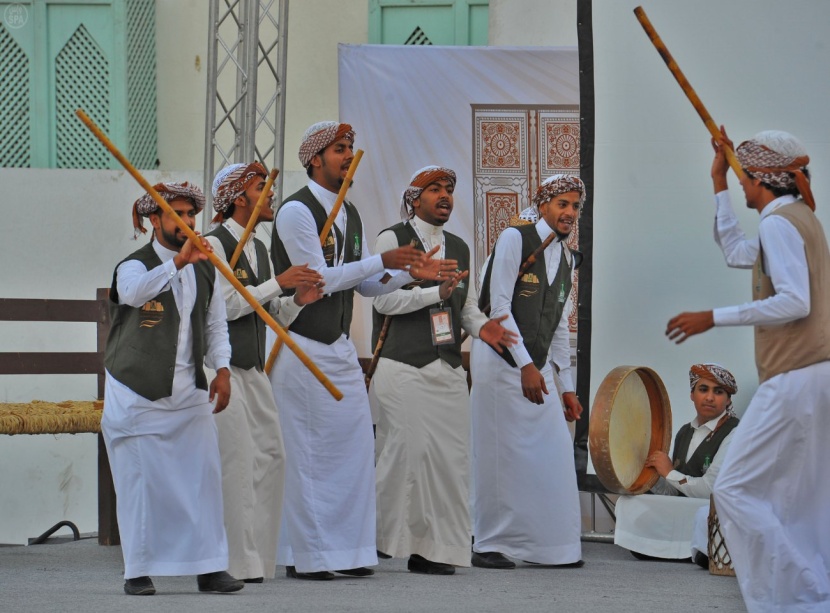 قصة مصورة : "المزمار" يجذب زائري مهرجان جدة التاريخية