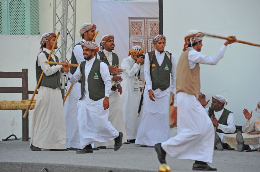 قصة مصورة : "المزمار" يجذب زائري مهرجان جدة التاريخية