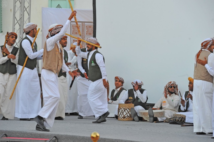 قصة مصورة : "المزمار" يجذب زائري مهرجان جدة التاريخية