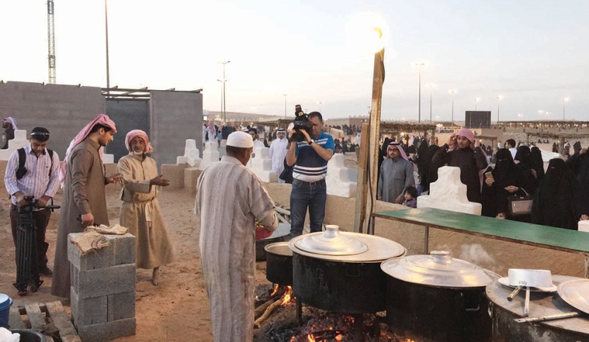 18 ألف زائر في يوم واحد لـ «غضا عنيزة» خلال إجازة منتصف العام