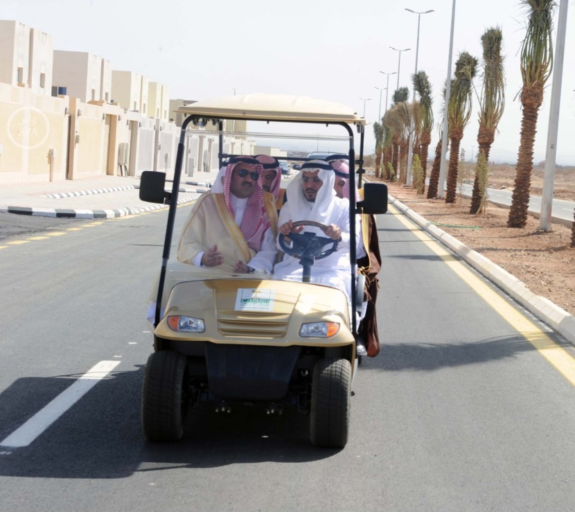 أمير المدينة المنورة يدشن مشروع الإسكان في خيبر