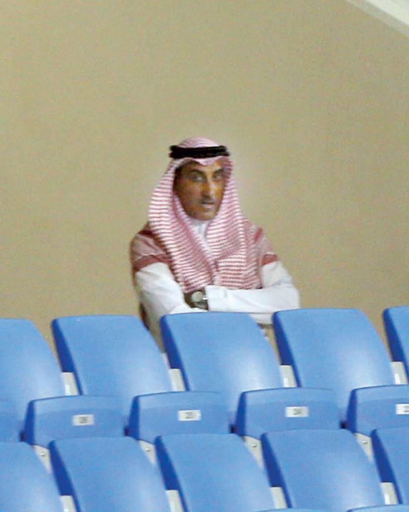 هلال.. «متلثما»