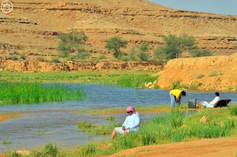 "شعيب دقلة" النهر الجاري في شمال الرياض