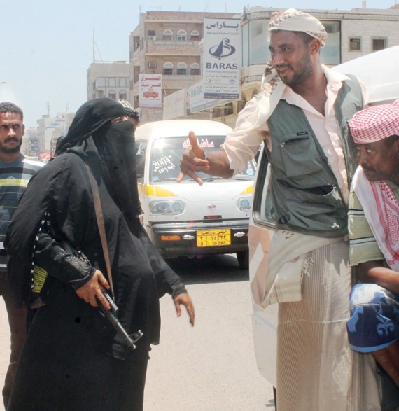 قيادي شعبي: المقاومة تنمو وتتسع .. وتحرير عدن مسألة وقت