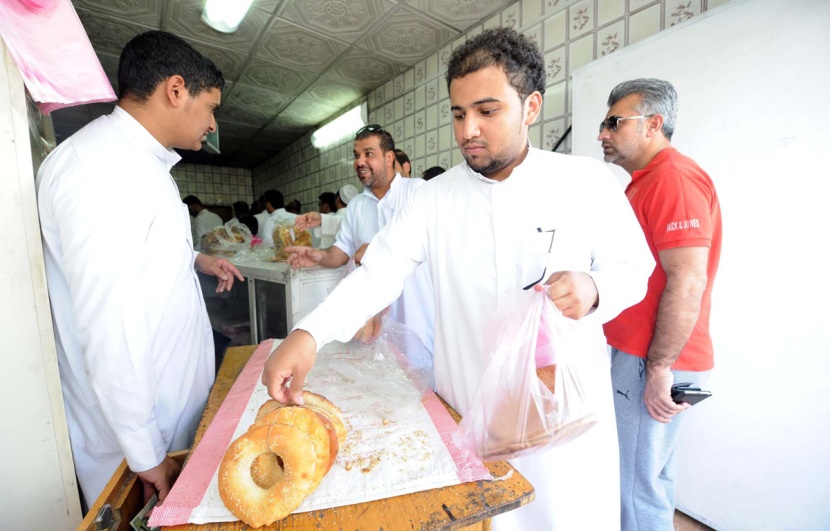 خبز "الشريك" علامة فارقة في إفطار أهالي طيبة