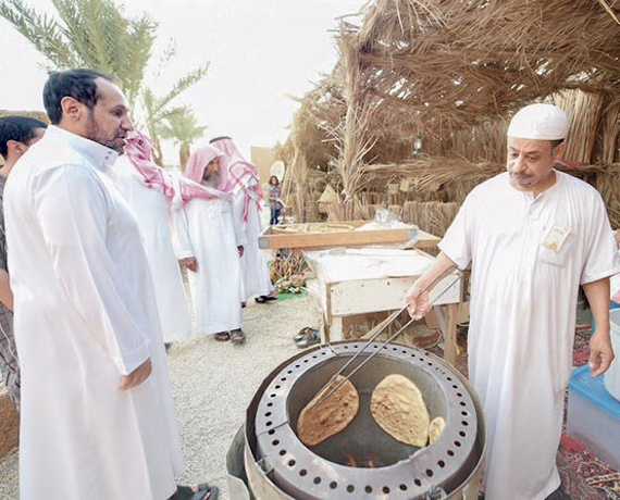 «خبز التمر» يجمع بريدة والأحساء في مهرجان «عاصمة التمور»