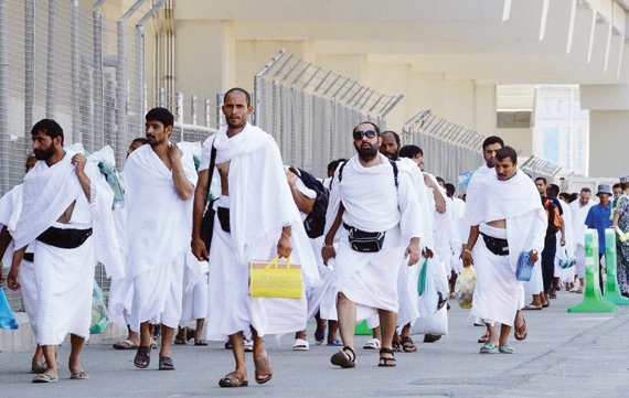 «الجوازات» تشكل لجانا لمعاقبة ناقلي الحجاج دون تصاريح..والسجن والتشهير والغرامة عقوبة المخالفين