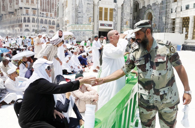 إمام المسجد النبوي: من جاء للحج ليؤذي المسلمين فقد ألحد