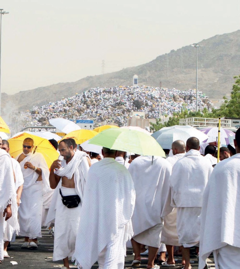 أمير مكة يهنئ الحجاج بالوقوف العظيم في عرفة