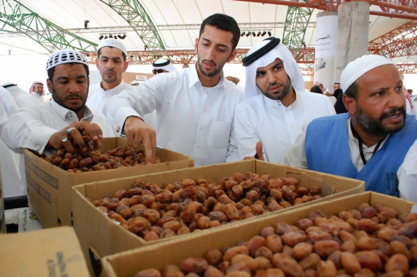 مهرجان تمور الأحساء يسجل 30 صفقة قياسية بـ 102 ألف ريال