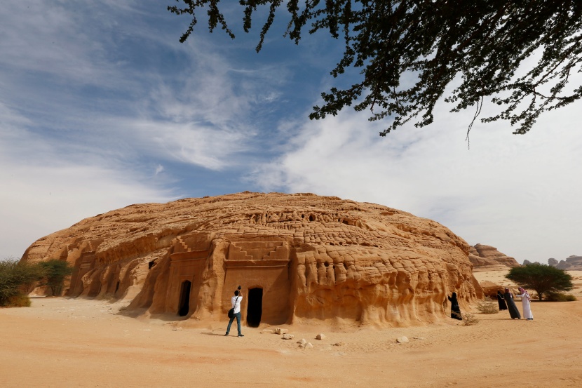 العلا.. تلاقي عراقة التاريخ بجمال الطبيعة