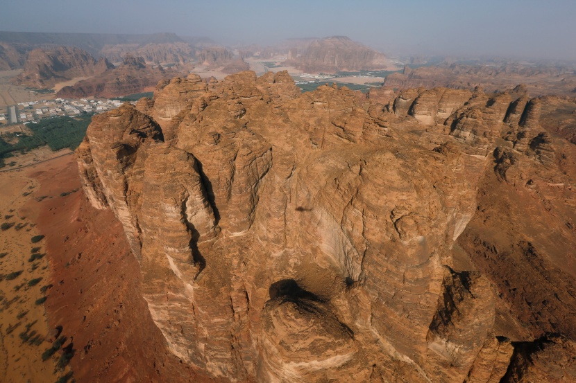 العلا.. تلاقي عراقة التاريخ بجمال الطبيعة