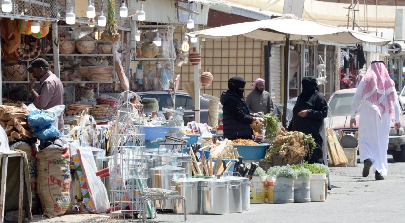 سوق الثلاثاء في أبها.. بوابة التجارة منذ 200 عام