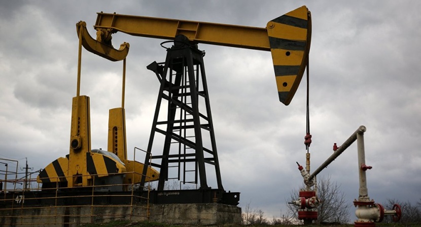 النفط يتراجع إلى 71 دولارا مع توقعات تنامي المخزونات الأمريكية