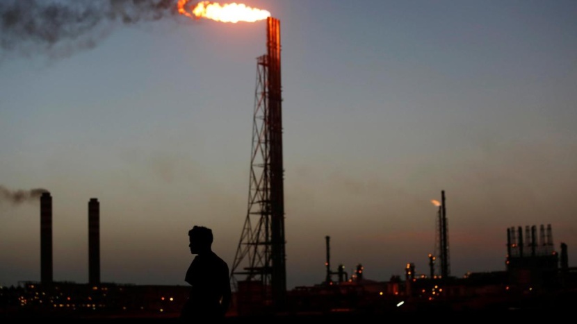 صادرات فنزويلا من النفط تتراجع 17% في مايو تحت ضغط العقوبات