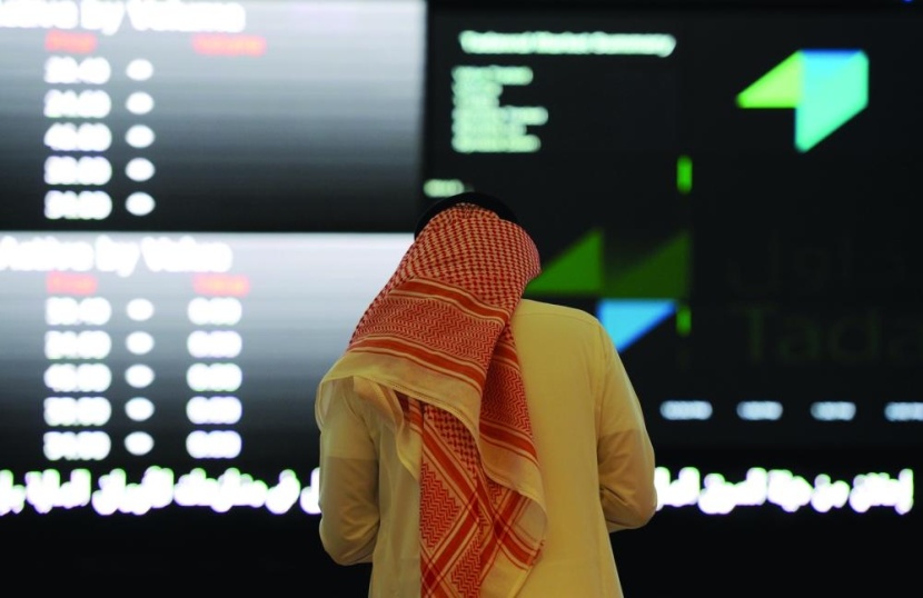 الأسهم السعودية تغلق على تراجع 2%  والسيولة عند 2 مليار ريال  