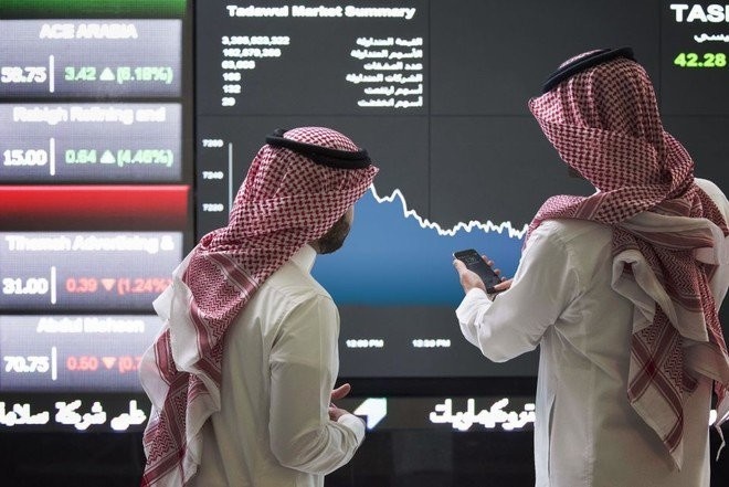 الأسهم السعودية تبدأ تداولاتها على تراجع بنحو 7 نقاط