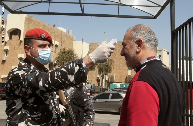السلطات اللبنانية تعيد فرض الإغلاق العام مع التفشي المتزايد لفيروس كورونا المستجد