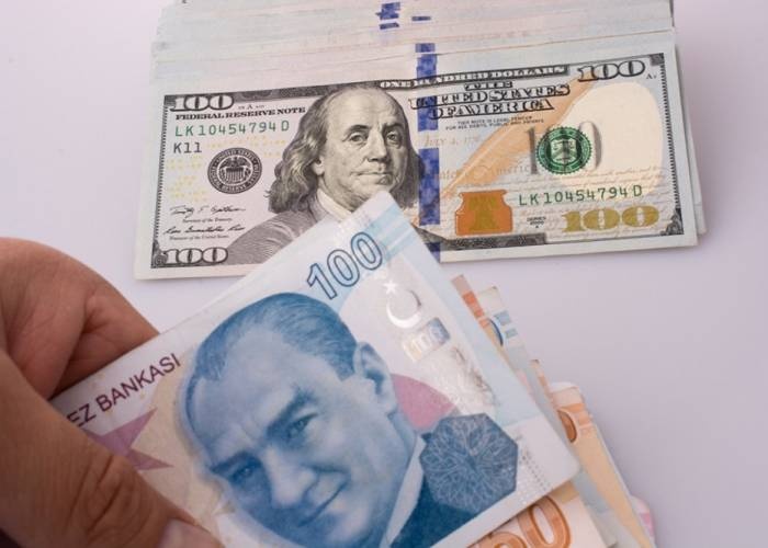 الليرة التركية تضعف مع تباطأ وتيرة التشديد النقدي 