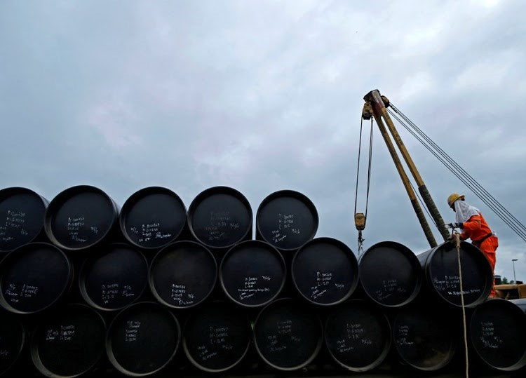  النفط يتراجع بفعل زيادة في مخزونات البنزين الأمريكية
