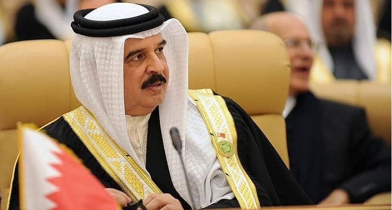 ملك البحرين يتلقى اللقاح المضاد لفيروس كورونا
