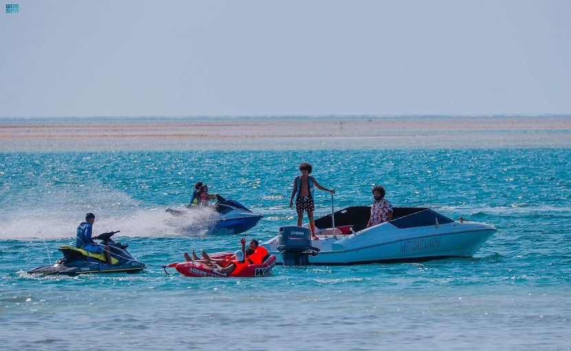 شاطئ "يام بيتش" بمدينة الملك عبدالله الاقتصادية.. تجربة استثنائية تجمع الترفيه والاسترخاء