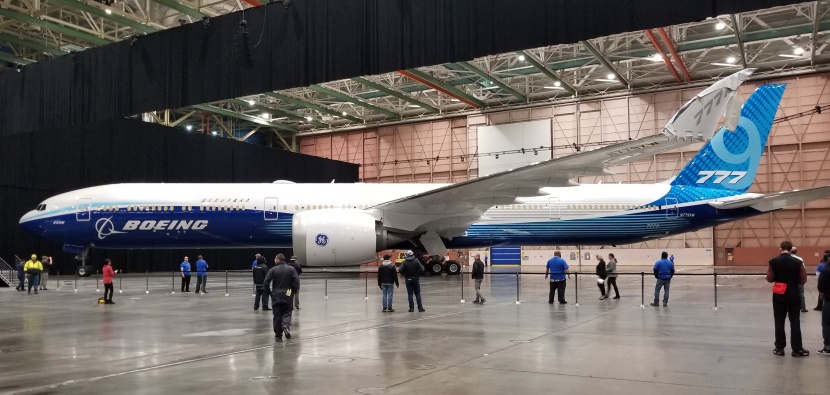 "بوينج": محادثات متقدمة لبيع طائرات "777 إكس" للشحن