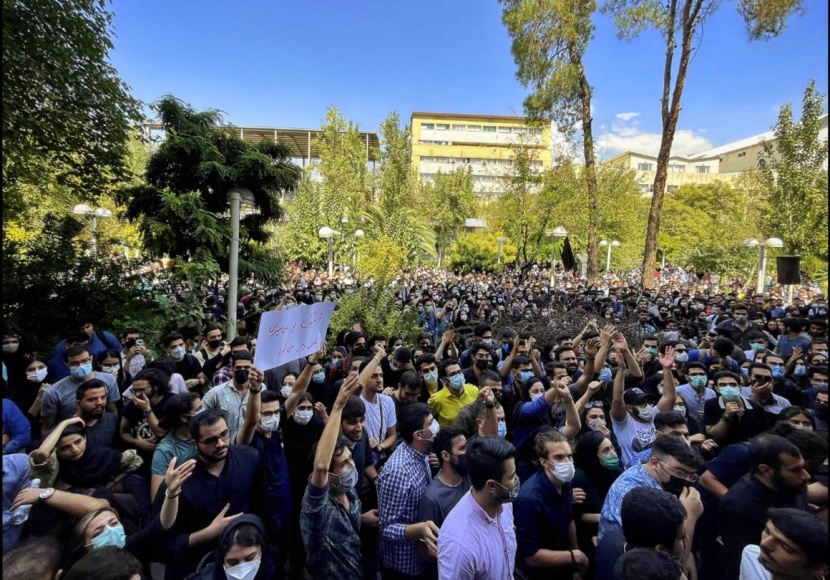 شباب إيران الغاضبون: لا بديل عن إسقاط النظام
