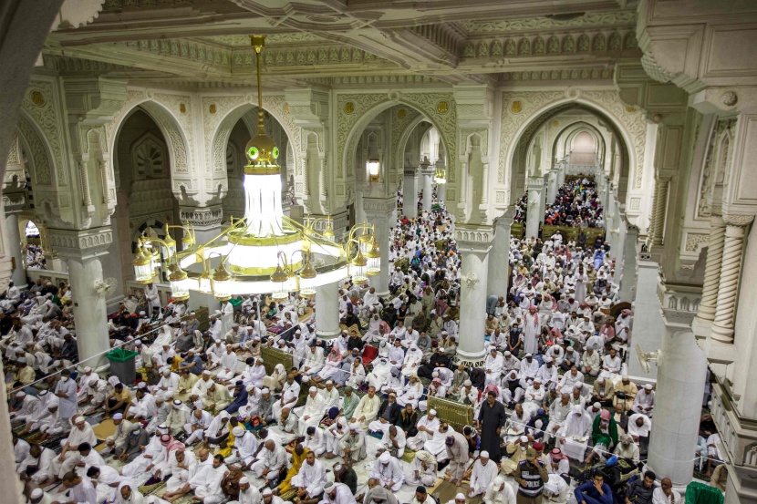 ضيوف الرحمن في المسجد الحرام خلال اليوم التاسع من رمضان 