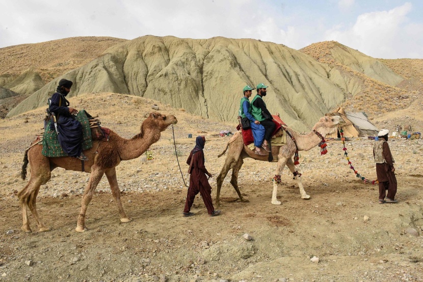 مسؤولو الإحصاء في باكستان يستعينون بالجمال للوصول إلى مناطق نائية