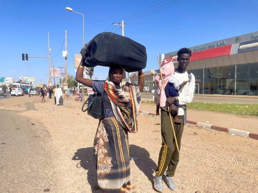 السودان : تجدد القتال في الخرطوم لليوم السادس .. والسكان يحاولون الفرار مع اقتراب عيد الفطر