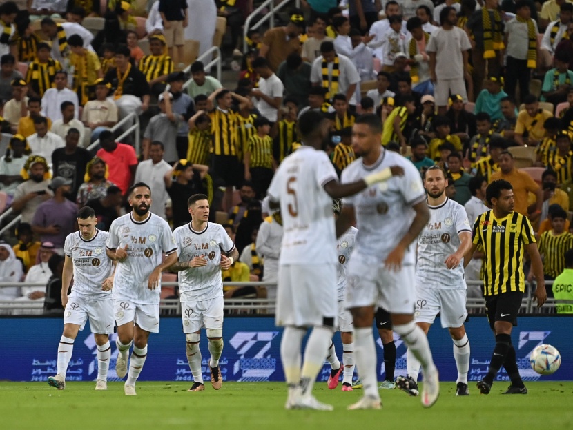 مباراة مثيرة بـ 4 ركلات جزاء .. الاتحاد يتغلب على الشباب 2-1 ويعزز صدارته