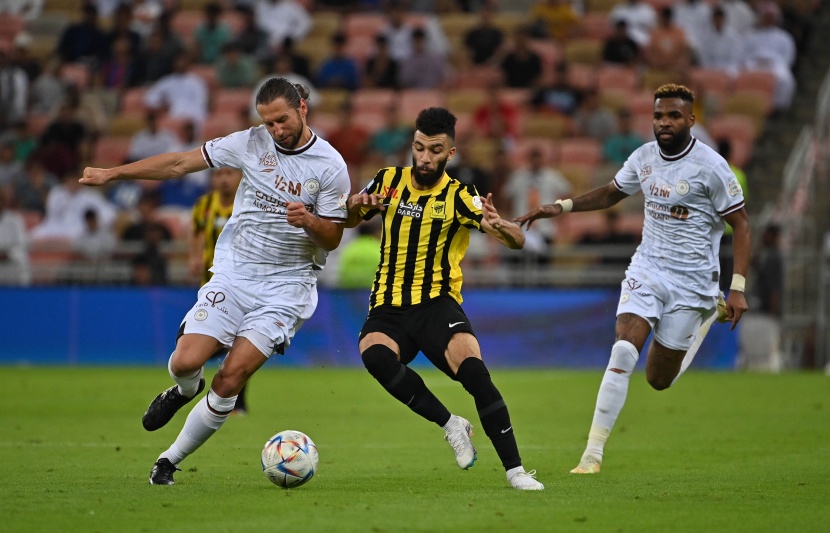 مباراة مثيرة بـ 4 ركلات جزاء .. الاتحاد يتغلب على الشباب 2-1 ويعزز صدارته