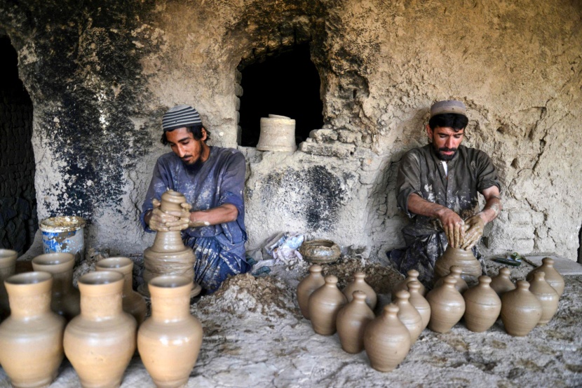 بعد ركود .. صناعة الفخار تزدهر في أفغانستان